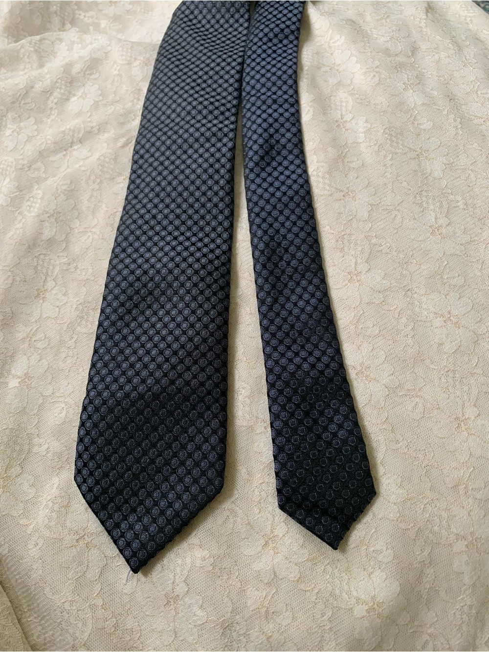 Kenneth Cole Awearness Silk Necktie Black Blue Woven Textured Classic Tie 3x59